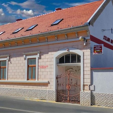 Szlavi Apartman Baja Εξωτερικό φωτογραφία